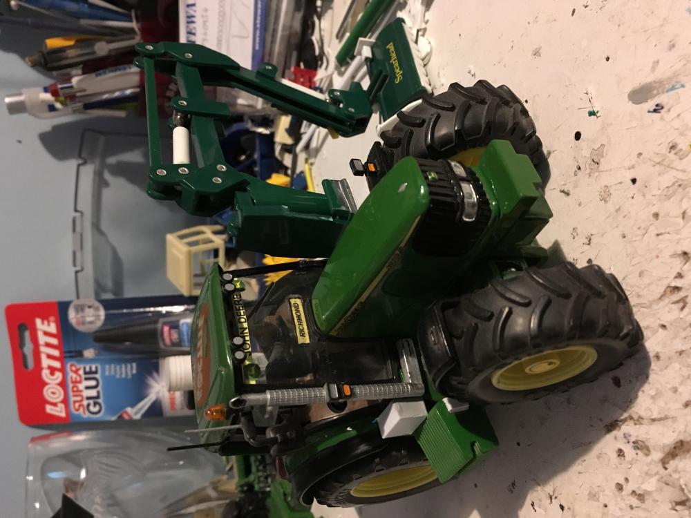 Britains 1:32 JCB TM420 Telescopic Wheel Loader, Collectable Tractor Toy For Children, Toy Tractor Compatible With 1:32 Scale Farm Toys, Suitable For Collectors Children From 3 Years 43231