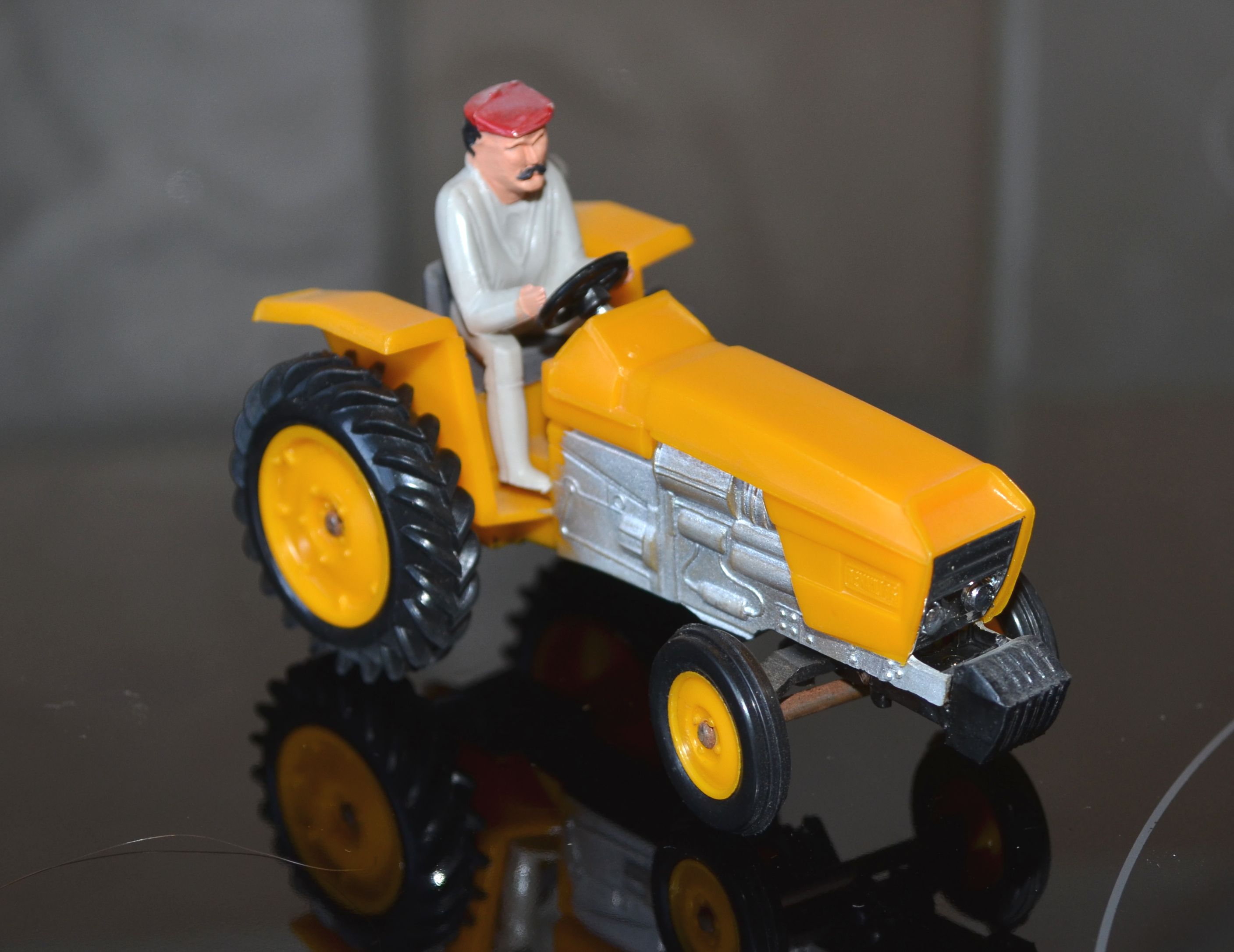Norev Renault R86 - Older Farm Models (Pre 1990) - The Farm Toys Forum