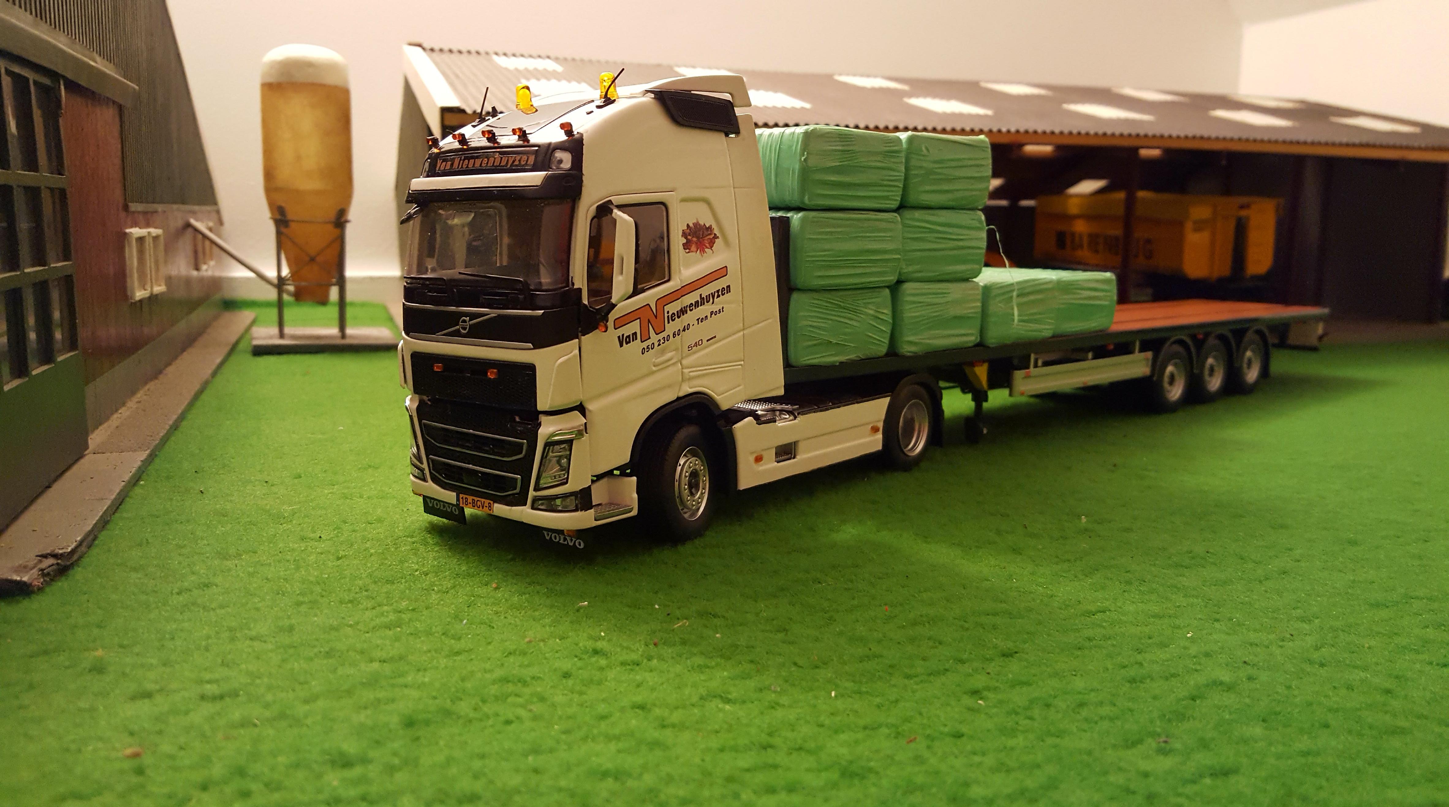 Tracteur MARSHALL D844 échelle 1/32 – MARGE MODELS, édition Limitée 350 Pièces