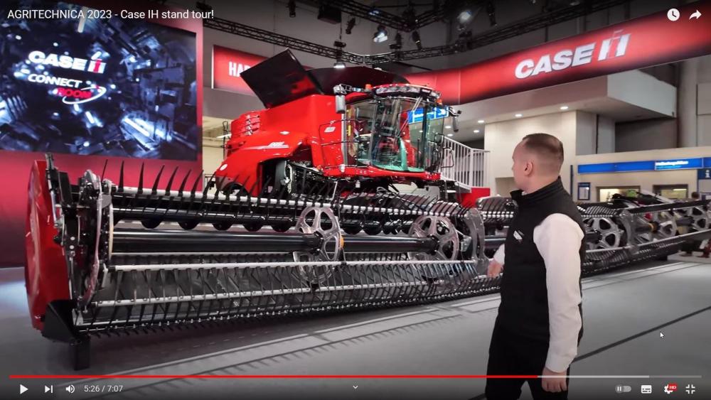 Case IH combine 1.jpg
